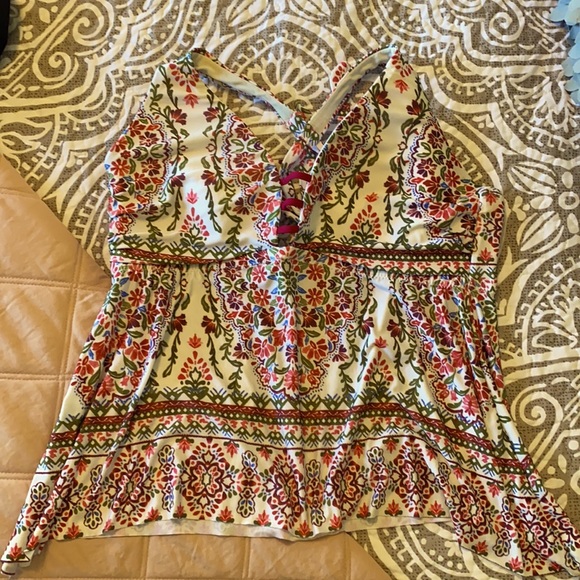 BECCA Swimsuit Top - Picture 1 of 4